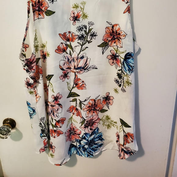 Ladies top - Picture 3 of 4